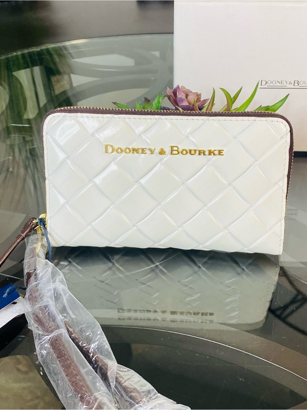 NWT Dooney & Bourke Quilted Leather Zip Around Wallet Clutch White Gold